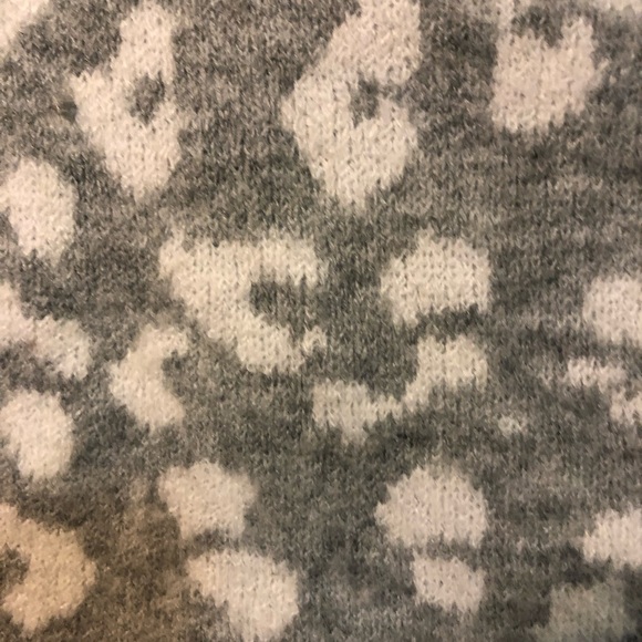 Old Navy Cozy Leopard-Print Crew-Neck Sweater - Picture 6 of 12